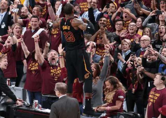 詹姆斯防守巴特勒   詹姆斯防守巴特勒