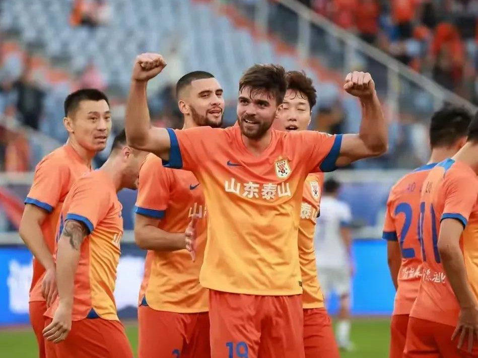 关于德甲赛程吃紧，山东泰山国际比赛日更衣室发声，更衣室稳定，阵容厚度经受考验的信息