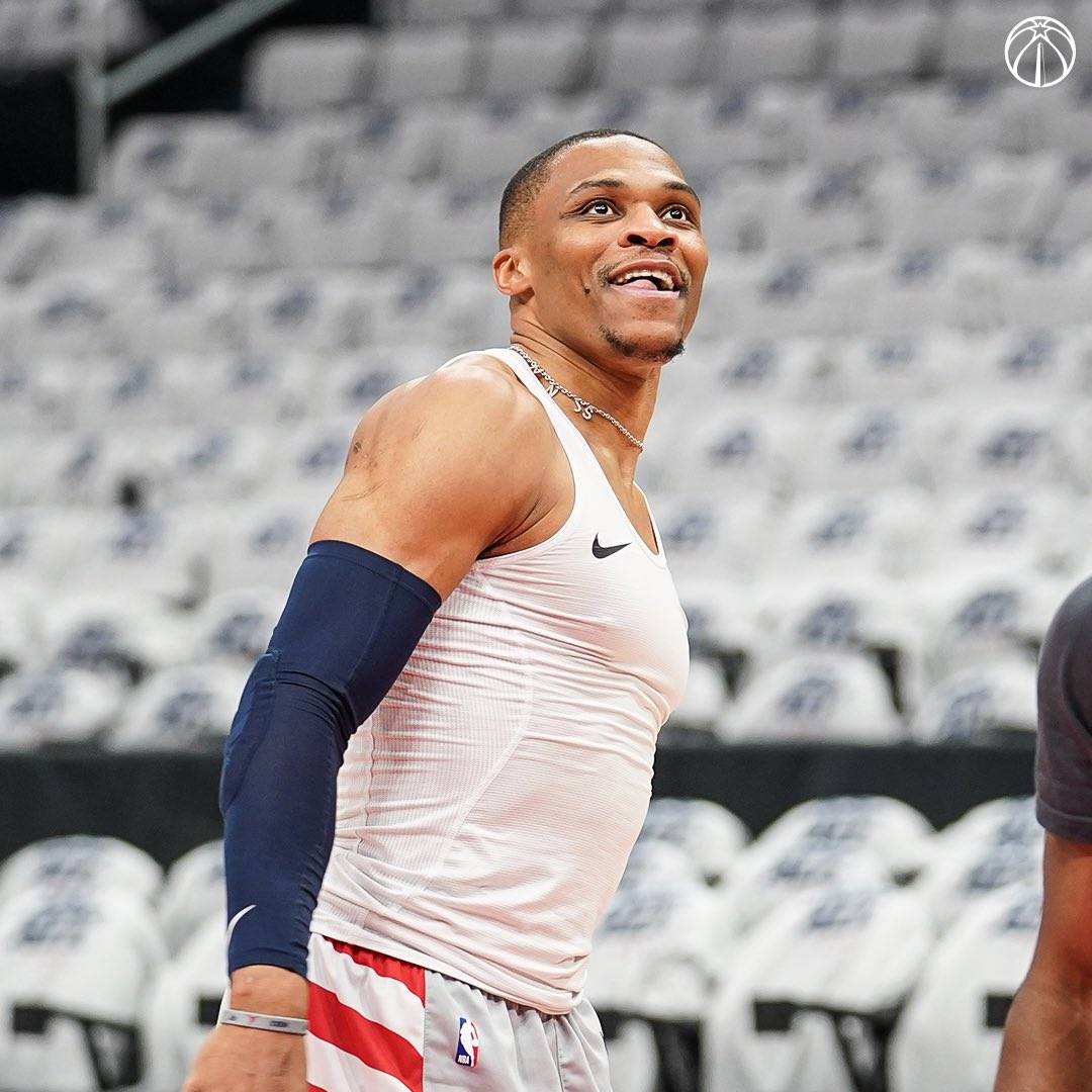 今夜全明星赛焦点战,埃因霍温手感冰凉,信心回归,身体对抗强度拉满的简单介绍 今夜全明星赛焦点战,埃因霍温手感冰凉,信心回归,身体对抗强度拉满的简单介绍